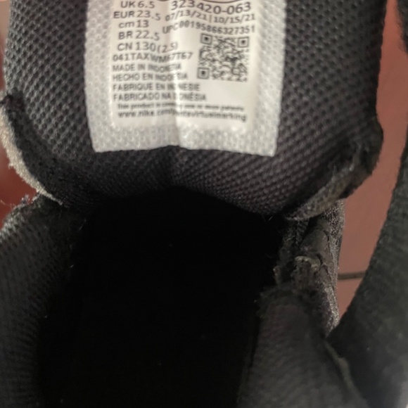 Toddlers Shoes - Picture 3 of 3